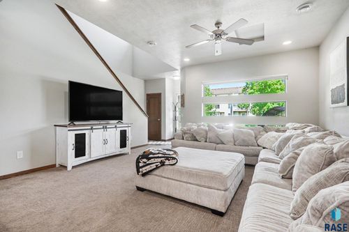 501 W Laquinta St, Sioux Falls, SD, 57108-3119 | Card Image