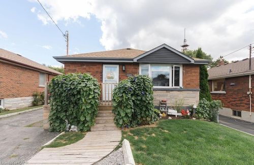 lower-325 East 18th Street, Hamilton, ON, L9A4P7 | Card Image