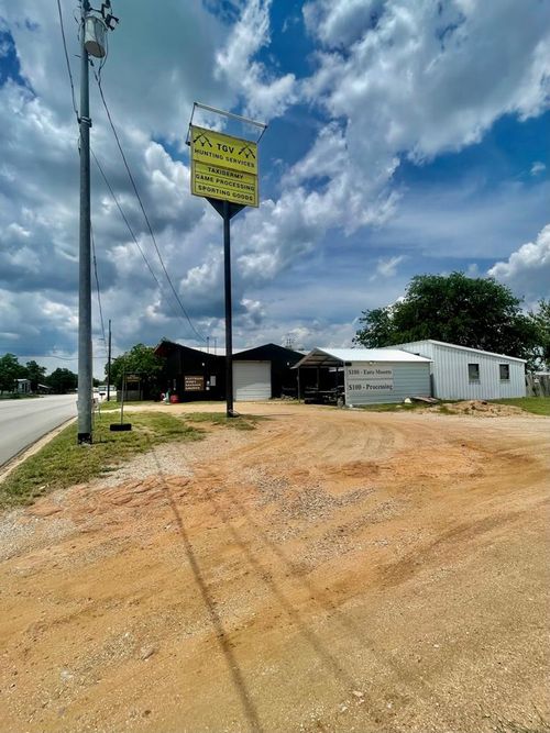 1010 Bessemer Ave, Llano, TX, 78643-1304 | Card Image