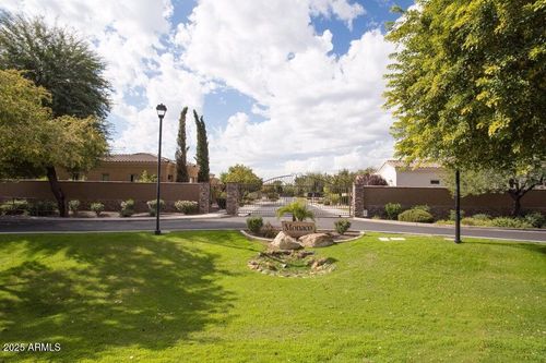 1535 W Winter Dr, Phoenix, AZ, 85021-7165 | Card Image