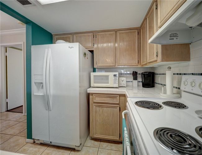 APT-133 - 4901 State Highway 361, Condo with 2 bedrooms, 2 bathrooms and null parking in Port Aransas TX | Image 12