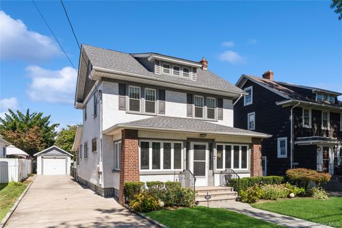 63 Lenox Ave, Lynbrook, NY, 11563-4040 | Card Image