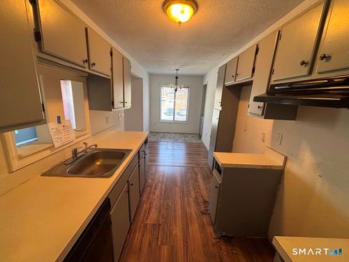 apt-3c-35 Woodsedge Dr, Newington, CT, 06111-4272 | Card Image