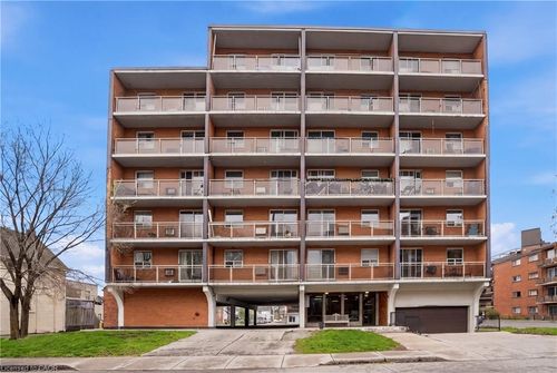 303-30 Summit Ave, Hamilton, ON, L8V2R8 | Card Image