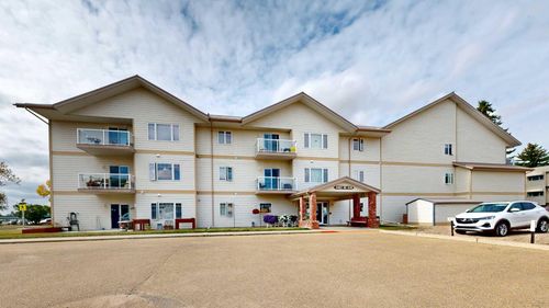303-5402 50 Ave, Stettler, AB, T4K0A2 | Card Image
