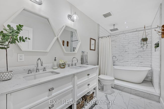 81 Forest Cir, House other with 6 bedrooms, 2 bathrooms and 6 parking in Tiny ON | Image 25