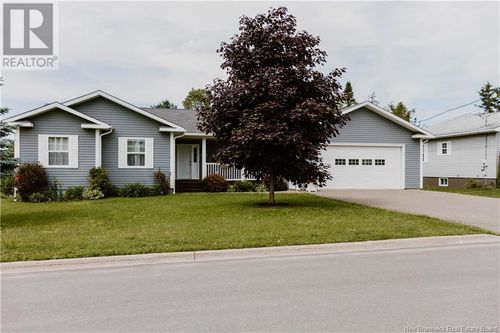 182 Eastwood Dr, Woodstock, NB, E7M3Z5 | Card Image