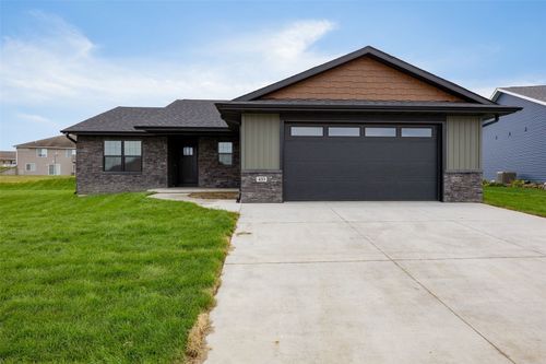 433 Council St, Anamosa, IA, 52205-4713 | Card Image