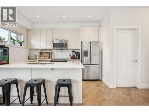 205-7180 Barnet Rd, Burnaby, BC, V5A1C8 | Card Image