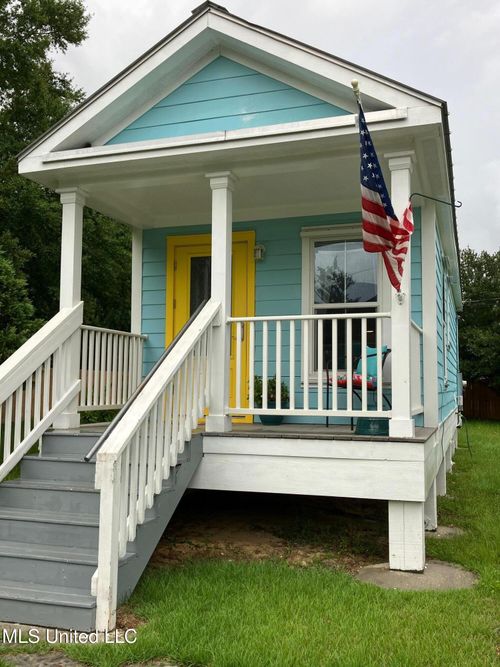 305 S Cleveland Ave, Long Beach, MS, 39560-6125 | Card Image