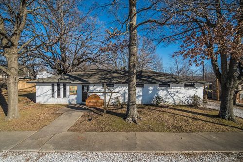 956 S Ray Ave, Fayetteville, AR, 72701-4510 | Card Image