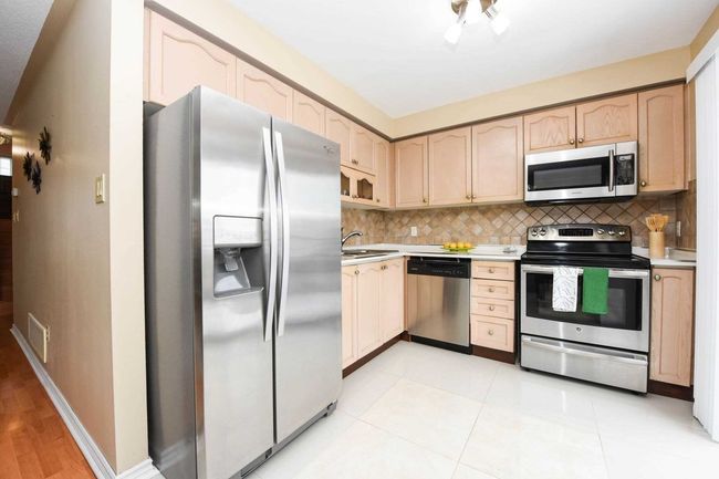 20 Saddletree Trail, House other with 2 bedrooms, 1 bathrooms and 5 parking in Brampton ON | Image 11