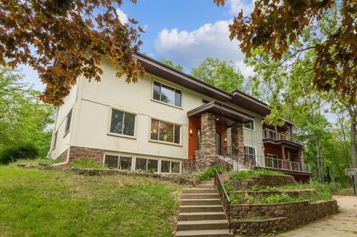 21 Red Fox Rd, North Oaks, MN, 55127-6323 | Card Image