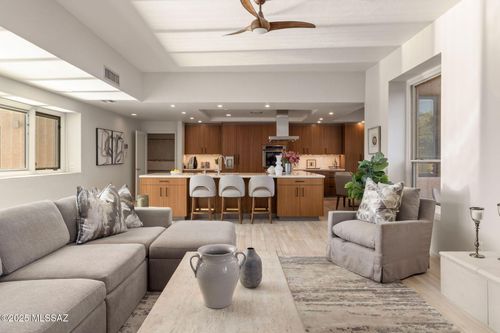 5671 N Placita Stilbayo, Tucson, AZ, 85718-3906 | Card Image