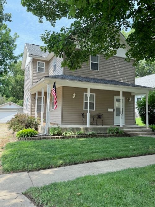 615 N Jefferson Ave, Dixon, IL, 61021-1647 | Card Image