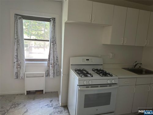 420 Fairview Ave, Fort Lee, NJ, 07024-3868 | Card Image