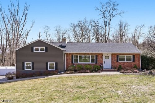 28 Raynor Rd, Morristown, NJ, 07960-2517 | Card Image