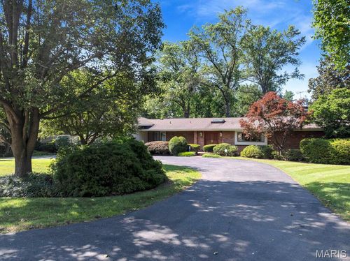 4 Westwood Country Clb, Saint Louis, MO, 63131-2427 | Card Image