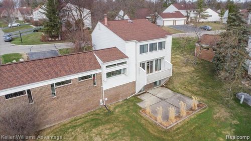 5321 Fairway Ln, West Bloomfield, MI, 48323-3428 | Card Image