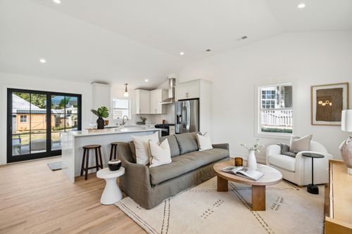 679 Kent St, Mount Pleasant, SC, 29464-2603 | Card Image