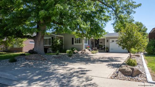 94 14th St, Wheatland, WY, 82201-3529 | Card Image