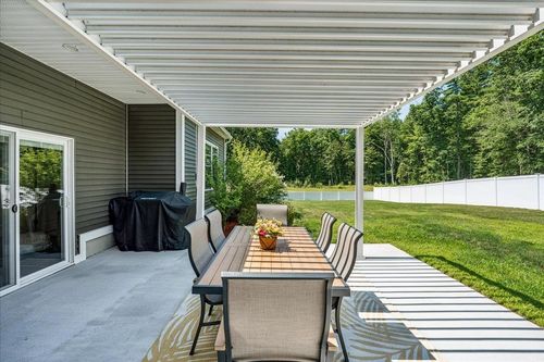 98 Page Rd, Litchfield, NH, 03052-2513 | Card Image