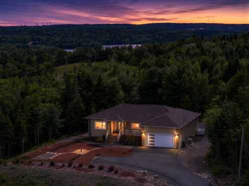 156 Magenta Drive, House with 5 bedrooms, 3 bathrooms and 2 parking in Middle Sackville NS | Card Image