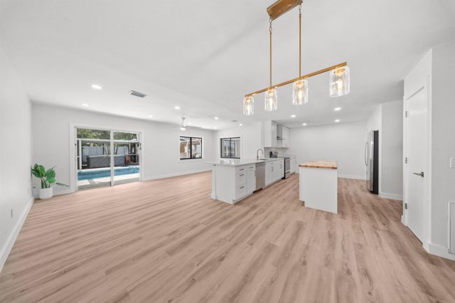 948 Canal Cir, House other with 3 bedrooms, 2 bathrooms and null parking in Sebastian FL | Image 10