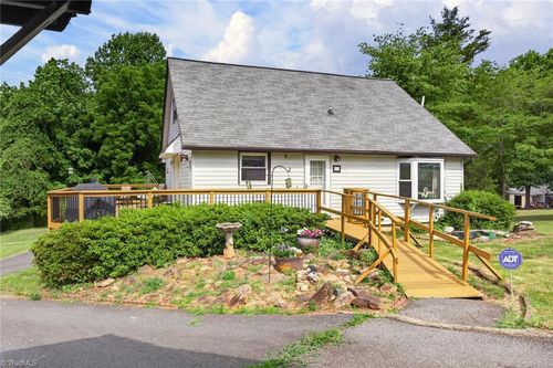 4908 Southwin Drive, Winston-Salem, NC, 27104 | Card Image