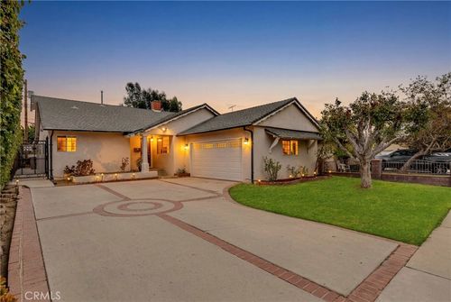 8542 Etiwanda Ave, Northridge, CA, 91325-3612 | Card Image
