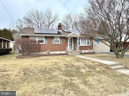 1935 Reading Ave, WEST LAWN, PA, 19609-2026 | Card Image