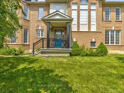 3859 Talias Cres, Home with 3 bedrooms, 3 bathrooms and 3 parking in Mississauga ON | Image 2