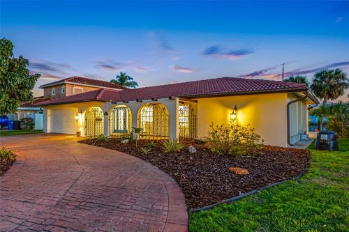 4372 46th Ave S, ST PETERSBURG, FL, 33711-4450 | Card Image