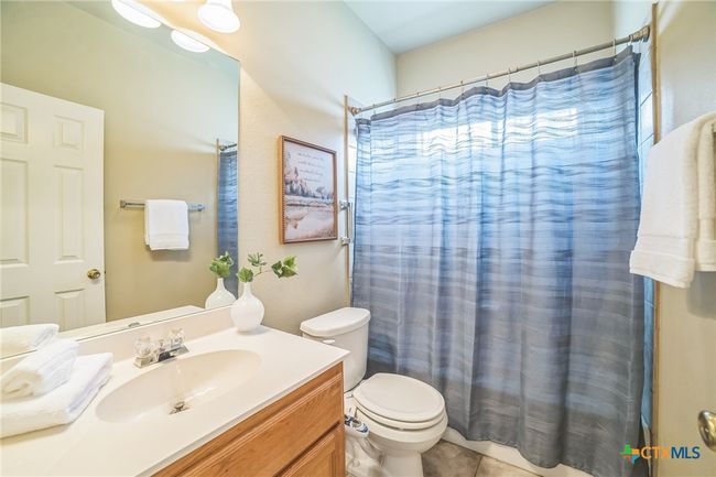 Guest Bathroom with tub/shower combo. | Image 14
