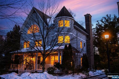 3 Christopher Ct, Montclair, NJ, 07042-4233 | Card Image