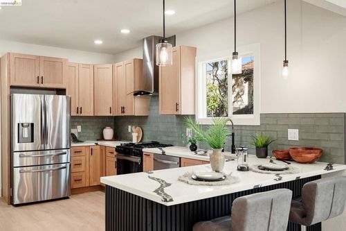 760 53rd St, Oakland, CA, 94609-1814 | Card Image