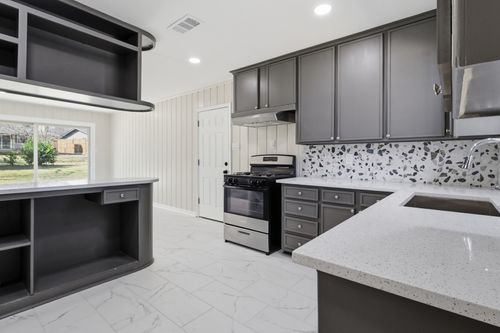 1304 Sherwood Dr, Arlington, TX, 76013-1572 | Card Image