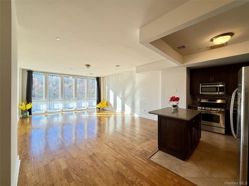 2g-90 Bay Street Landing, New York, NY, 10301 | Card Image