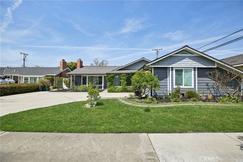 3251 Woodstock Rd, Rossmoor, CA, 90720-4524 | Card Image