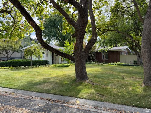 1894 E Southmoor Dr, Holladay, UT, 84117-6955 | Card Image