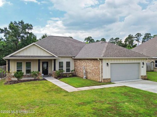 7073 Glen Eagle Dr, Biloxi, MS, 39532-6604 | Card Image