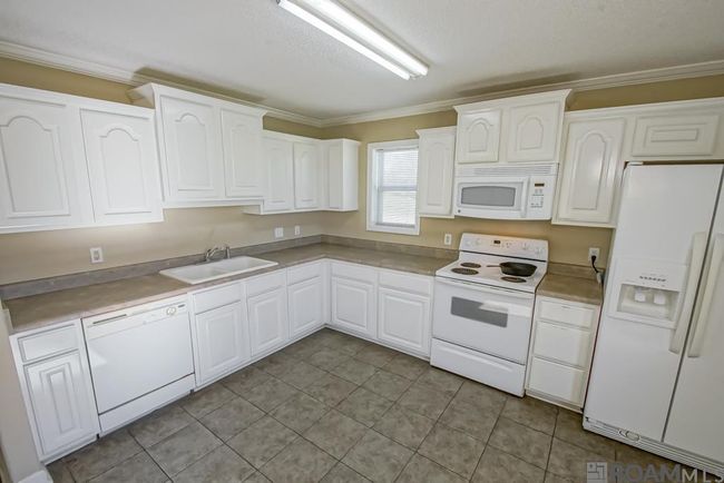 26350 Riverscape Dr, House other with 3 bedrooms, 2 bathrooms and 3 parking in Springfield LA | Image 14