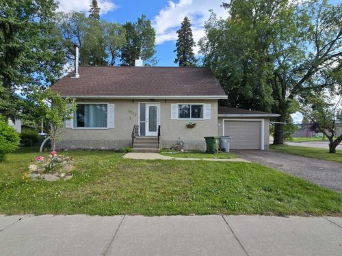 4237 5 Ave, Edson, AB, T7E1A5 | Card Image