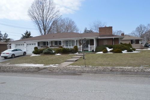 9 Parkview Hts, Trenton, ON, K8V5L9 | Card Image