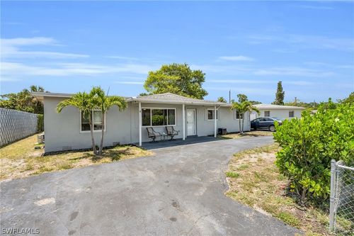 883 Coconut Cir E, NAPLES, FL, 34104-4403 | Card Image