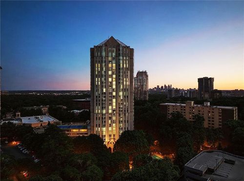 207-2870 Pharr Court South Nw, Atlanta, GA, 30305-2100 | Card Image