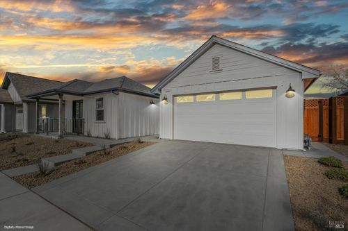 137 Maywood Lane, Windsor, CA, 95492 | Card Image