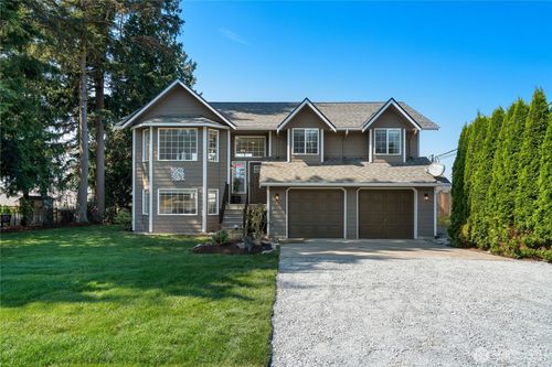 325 Melissa St, Camano Island, WA, 98282-8635 | Card Image