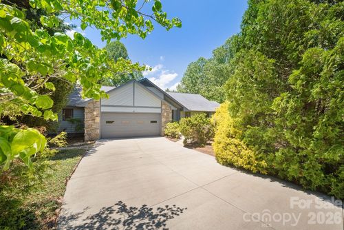 16 Zachary Ridge Rd, Asheville, NC, 28804-9795 | Card Image