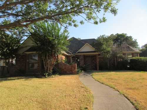 1823 Green Tree Ln, Duncanville, TX, 75137-3611 | Card Image